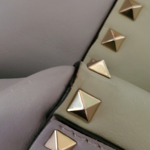 Valentino Garavani Colorblock Rockstud Crossbody/Satchel. - Picture 13 of 16